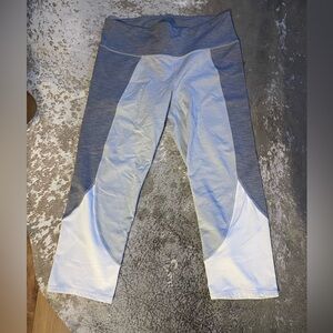 Athleta Crop Leggings in Gray and White. Size Large